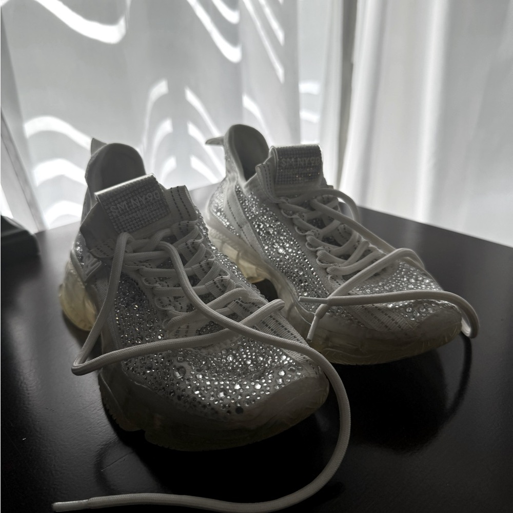 Steve Madden sneakers white Sz 5. Excellent condition